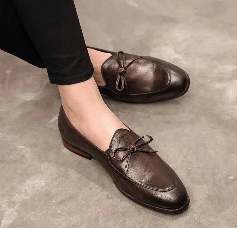 Square-toe bow loafer