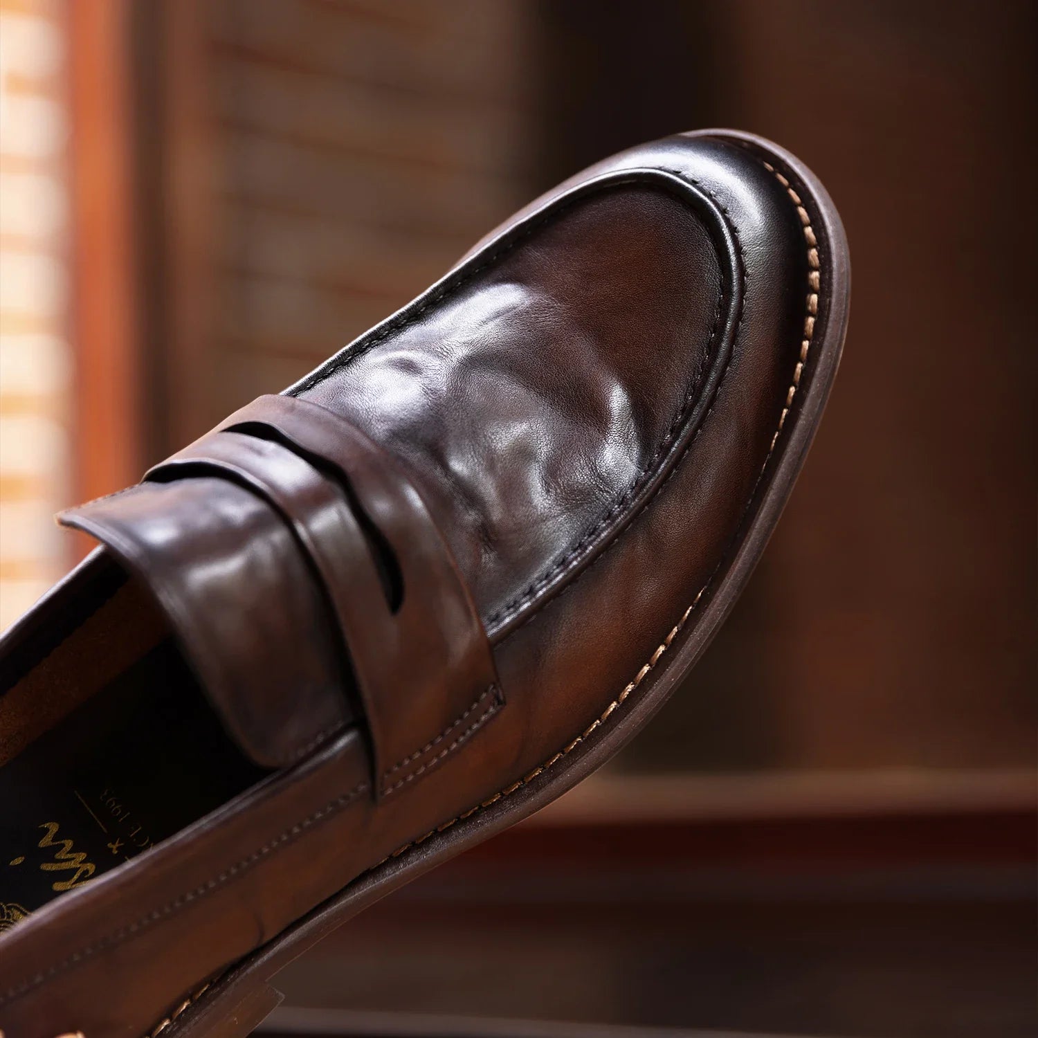 Elegant genuine leather loafers