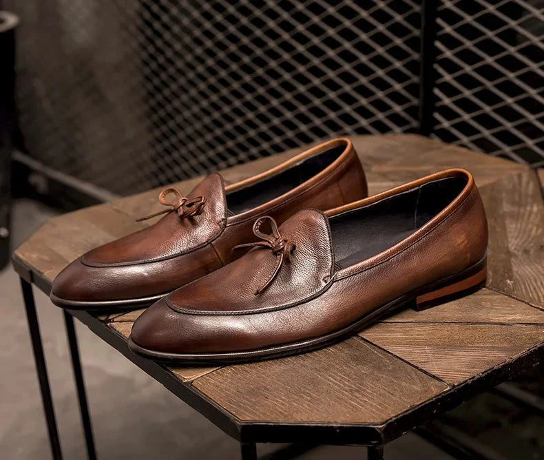 Square-toe bow loafer